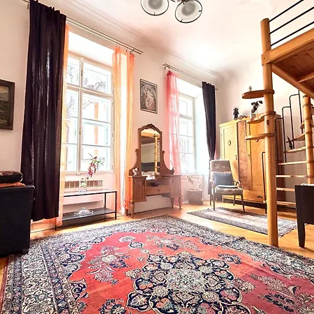 아파트 Old Town Magical Historic House